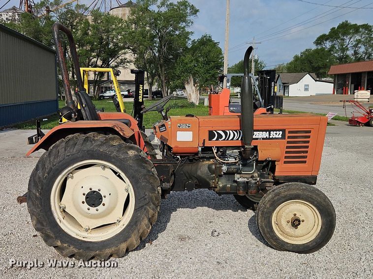 image for item EO7249 Zebra 3522 tractor
