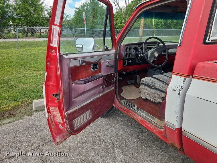 image for item EO7305 1986 Chevrolet K20  pickup truck