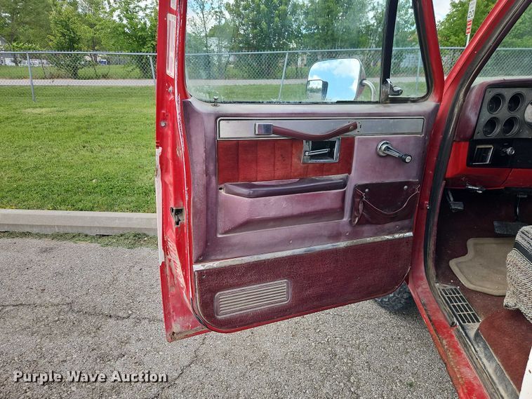 image for item EO7305 1986 Chevrolet K20  pickup truck