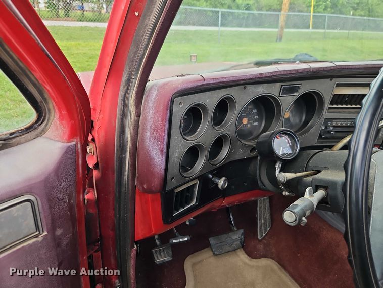 image for item EO7305 1986 Chevrolet K20  pickup truck