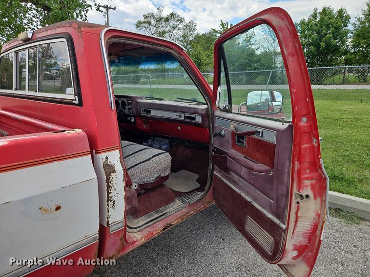 image for item EO7305 1986 Chevrolet K20  pickup truck