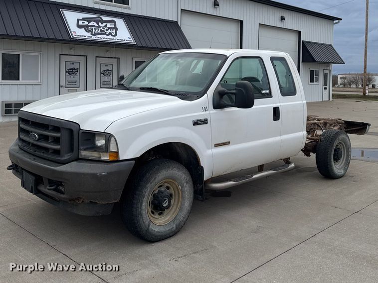 2004 Ford F250 Super Duty Ext. Cab pickup truck cab and chassis