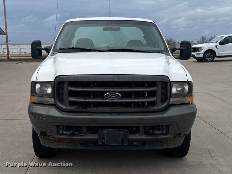 image for item EQ5005 2004 Ford F250 Super Duty Ext. Cab pickup truck cab and chassis