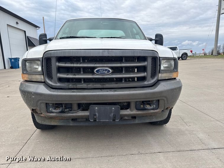 image for item EQ5005 2004 Ford F250 Super Duty Ext. Cab pickup truck cab and chassis