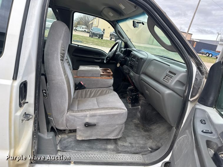image for item EQ5005 2004 Ford F250 Super Duty Ext. Cab pickup truck cab and chassis