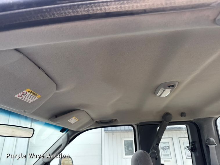 image for item EQ5005 2004 Ford F250 Super Duty Ext. Cab pickup truck cab and chassis