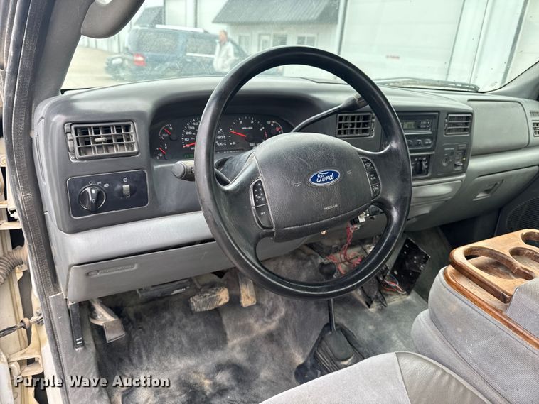 image for item EQ5005 2004 Ford F250 Super Duty Ext. Cab pickup truck cab and chassis