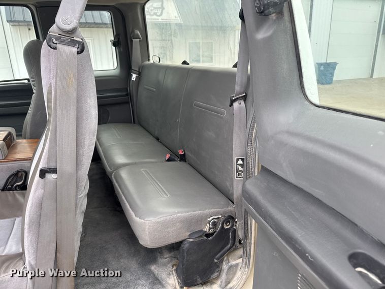 image for item EQ5005 2004 Ford F250 Super Duty Ext. Cab pickup truck cab and chassis
