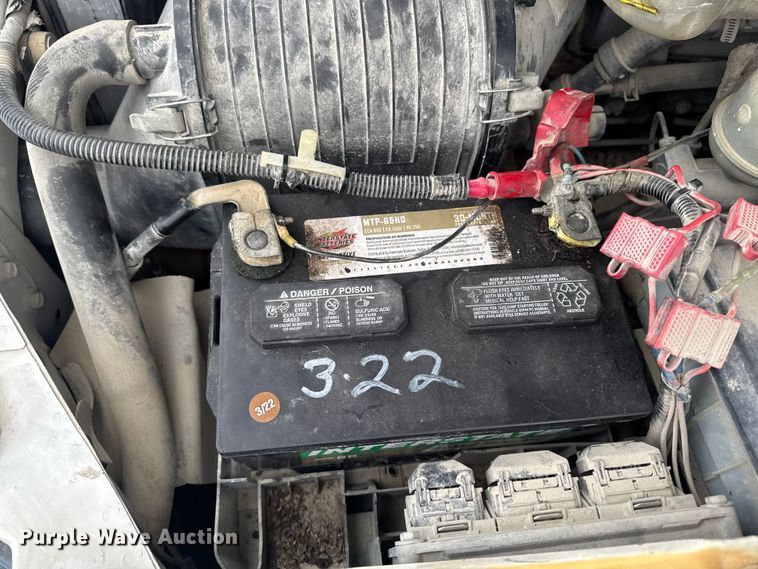 image for item EQ5005 2004 Ford F250 Super Duty Ext. Cab pickup truck cab and chassis