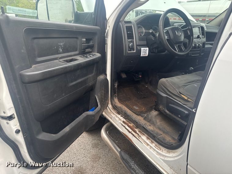 image for item ER0480 2014 RAM 2500 Crew Cab utility bed pickup truck