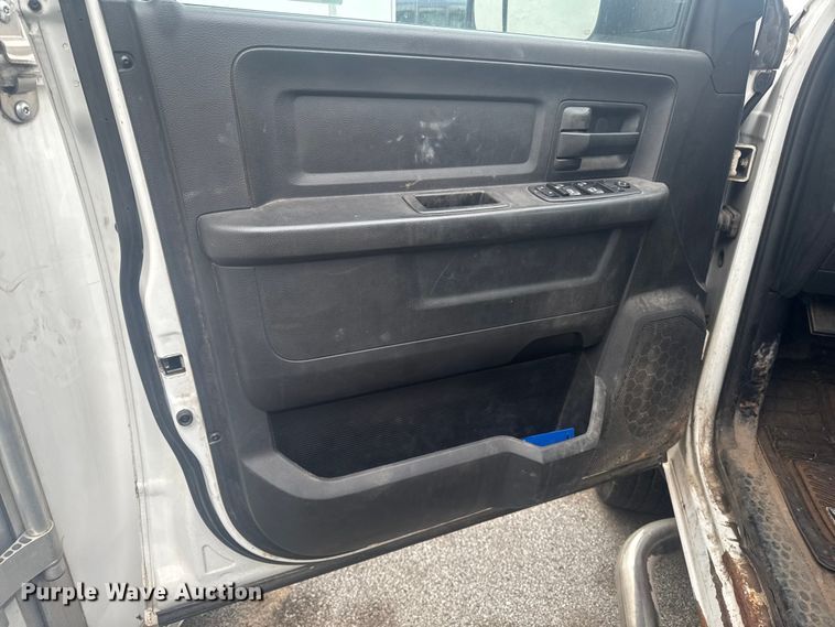 image for item ER0480 2014 RAM 2500 Crew Cab utility bed pickup truck