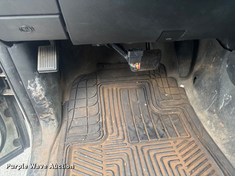 image for item ER0480 2014 RAM 2500 Crew Cab utility bed pickup truck