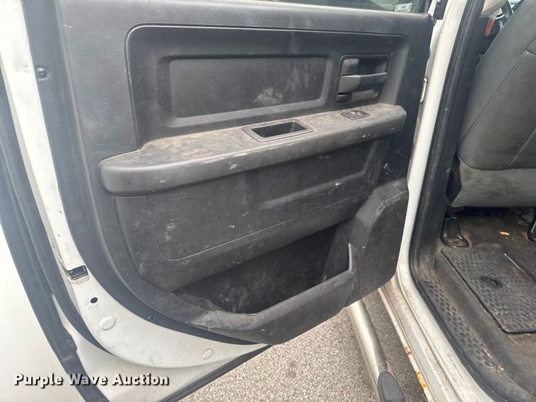 image for item ER0480 2014 RAM 2500 Crew Cab utility bed pickup truck