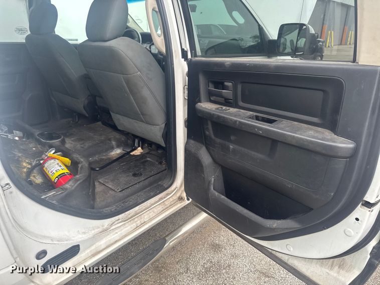 image for item ER0480 2014 RAM 2500 Crew Cab utility bed pickup truck