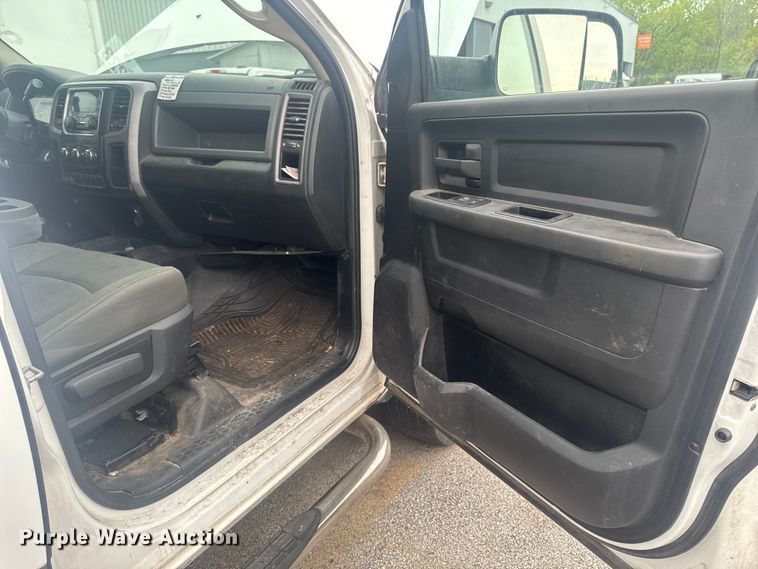 image for item ER0480 2014 RAM 2500 Crew Cab utility bed pickup truck