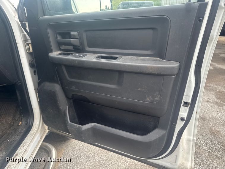 image for item ER0480 2014 RAM 2500 Crew Cab utility bed pickup truck