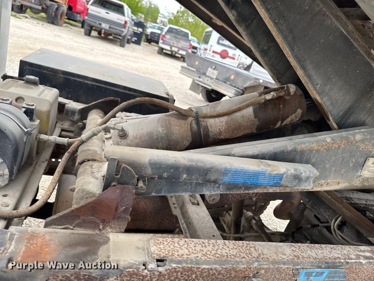 image for item ER0494 2004 Ford F550 Super Duty Crew Cab dump truck