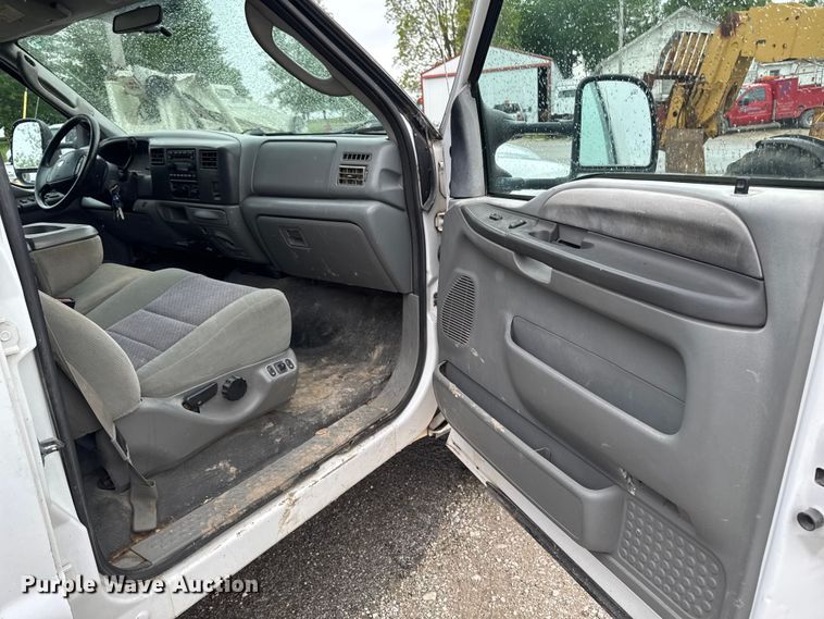 image for item ER0494 2004 Ford F550 Super Duty Crew Cab dump truck