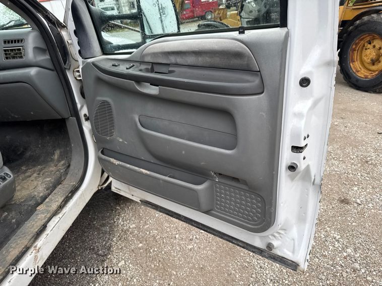 image for item ER0494 2004 Ford F550 Super Duty Crew Cab dump truck
