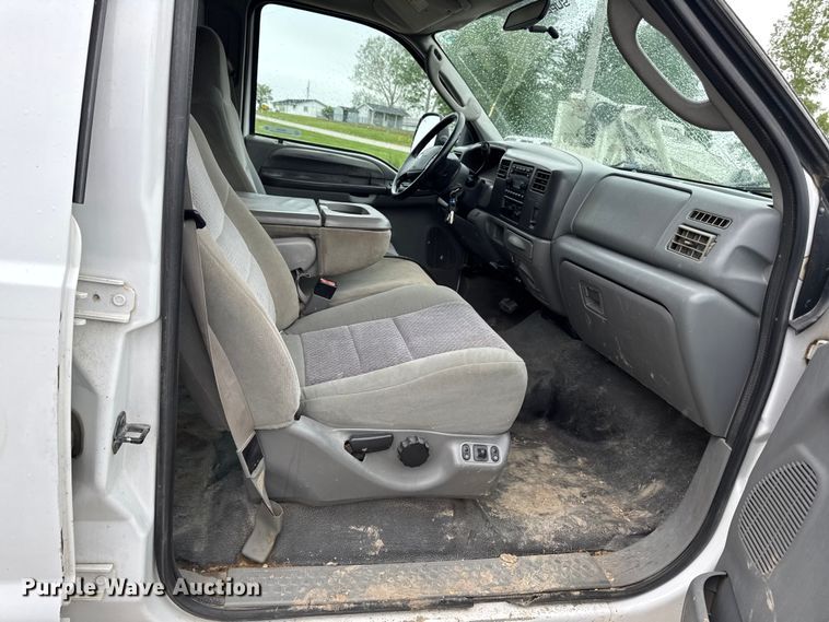 image for item ER0494 2004 Ford F550 Super Duty Crew Cab dump truck