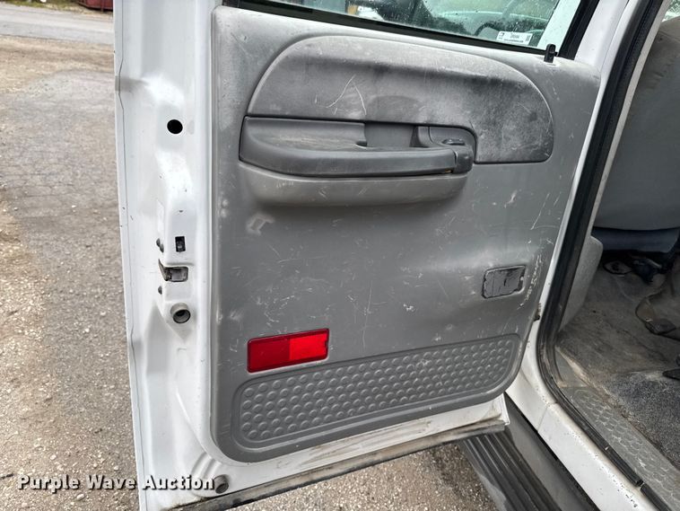 image for item ER0494 2004 Ford F550 Super Duty Crew Cab dump truck