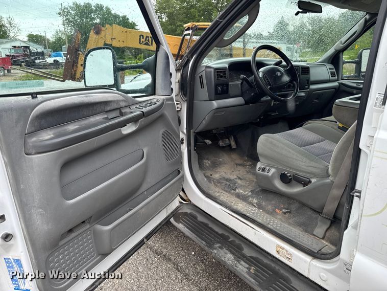 image for item ER0494 2004 Ford F550 Super Duty Crew Cab dump truck