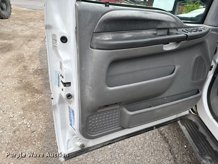 image for item ER0494 2004 Ford F550 Super Duty Crew Cab dump truck