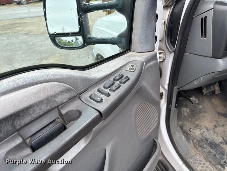 image for item ER0494 2004 Ford F550 Super Duty Crew Cab dump truck