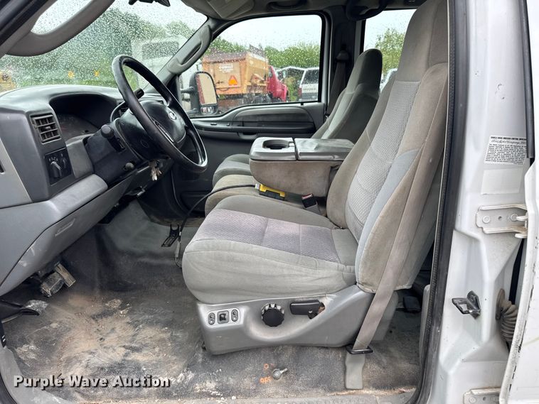 image for item ER0494 2004 Ford F550 Super Duty Crew Cab dump truck
