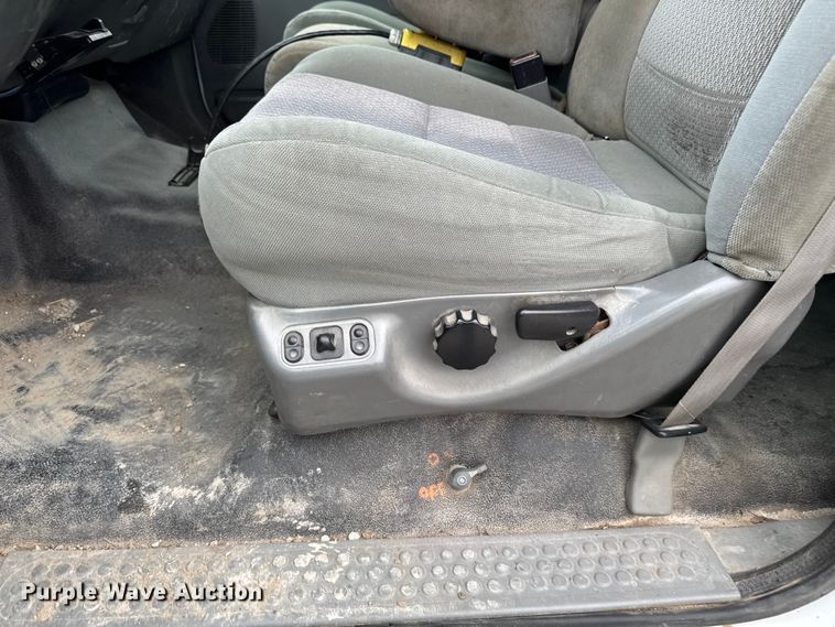 image for item ER0494 2004 Ford F550 Super Duty Crew Cab dump truck