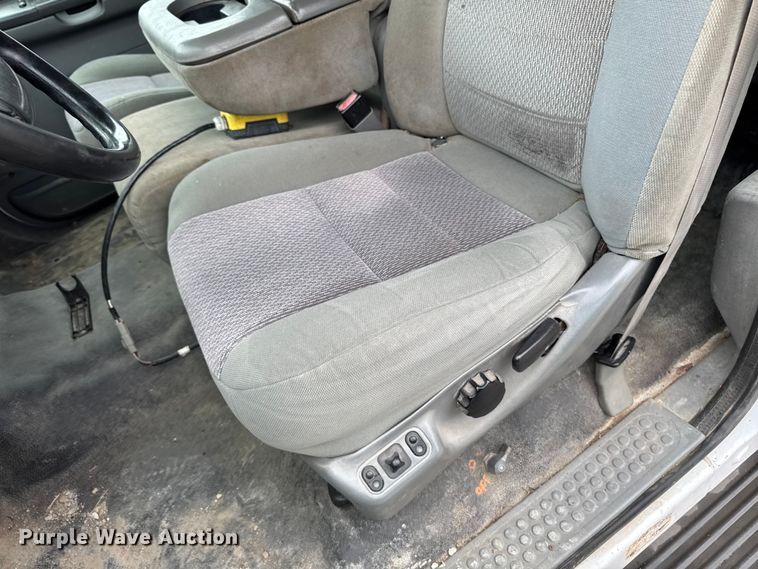 image for item ER0494 2004 Ford F550 Super Duty Crew Cab dump truck
