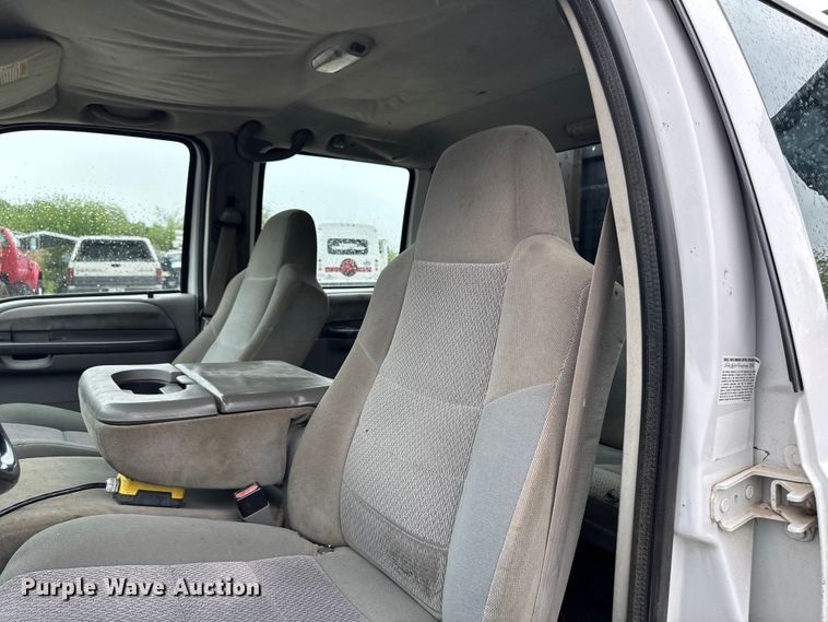 image for item ER0494 2004 Ford F550 Super Duty Crew Cab dump truck