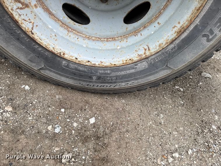 image for item ER0494 2004 Ford F550 Super Duty Crew Cab dump truck