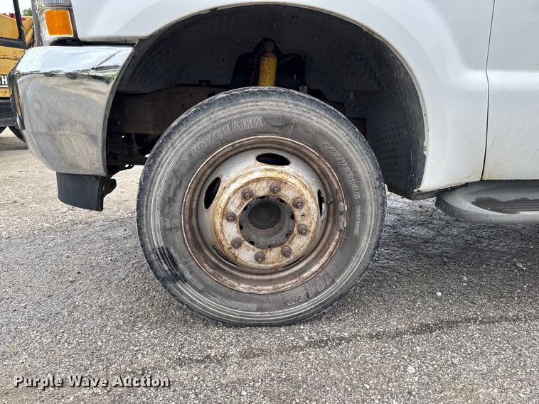 image for item ER0494 2004 Ford F550 Super Duty Crew Cab dump truck