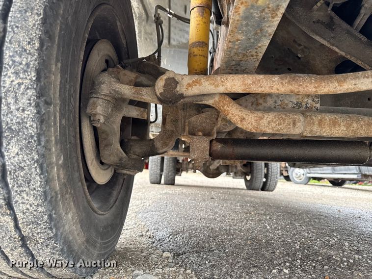 image for item ER0494 2004 Ford F550 Super Duty Crew Cab dump truck