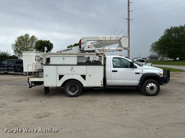 image for item ER0495 2009 Dodge Ram 5500 bucket truck