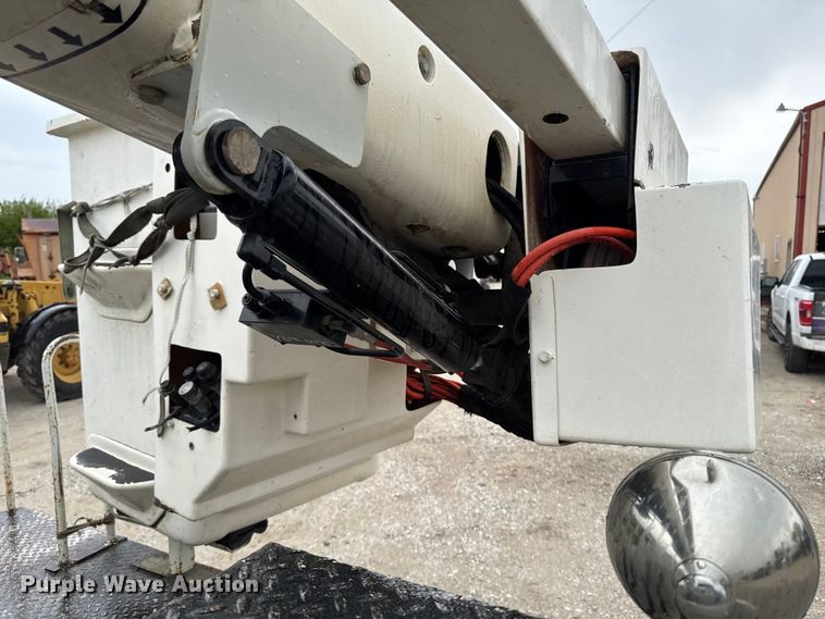 image for item ER0495 2009 Dodge Ram 5500 bucket truck