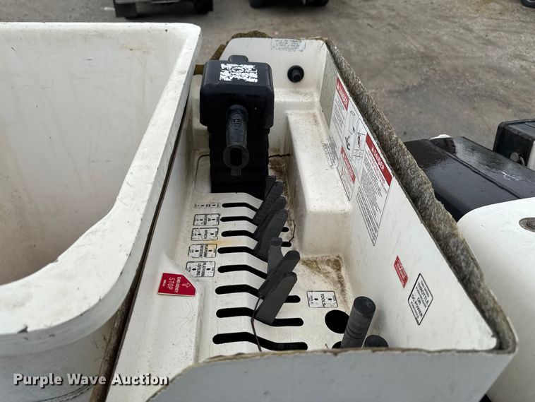 image for item ER0495 2009 Dodge Ram 5500 bucket truck