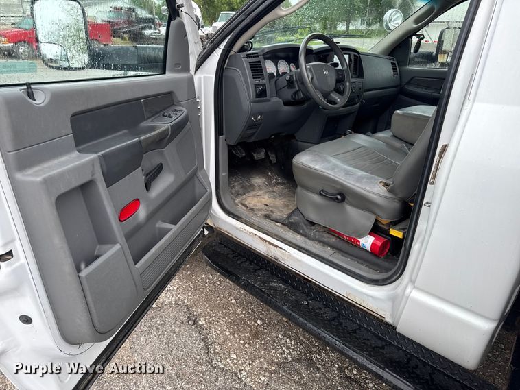 image for item ER0495 2009 Dodge Ram 5500 bucket truck