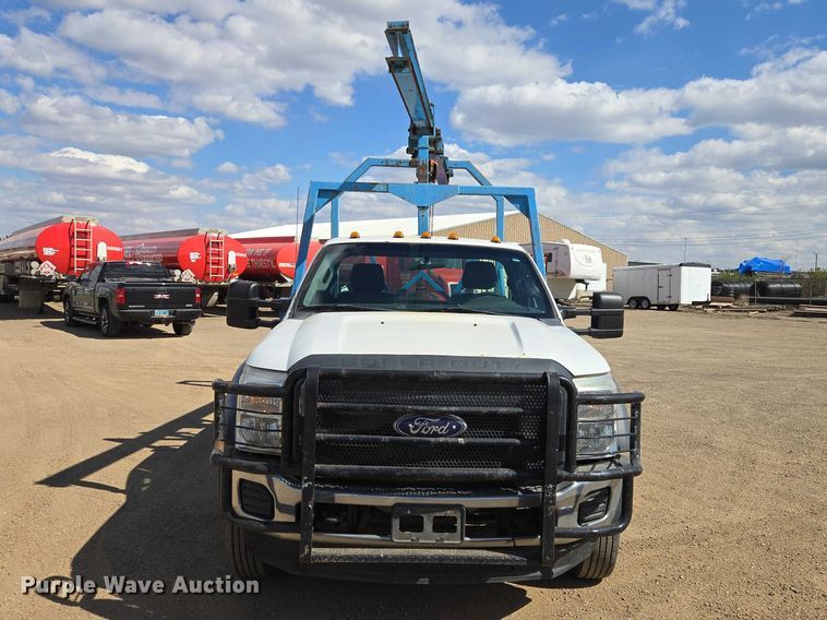 image for item ER1556 2014 Ford F-550 flatbed truck