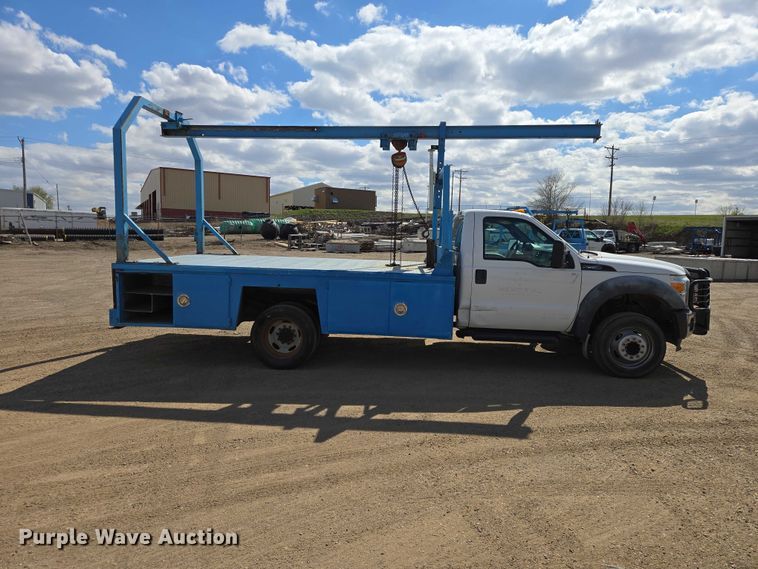 image for item ER1556 2014 Ford F-550 flatbed truck