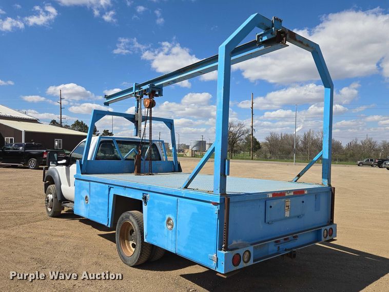image for item ER1556 2014 Ford F-550 flatbed truck