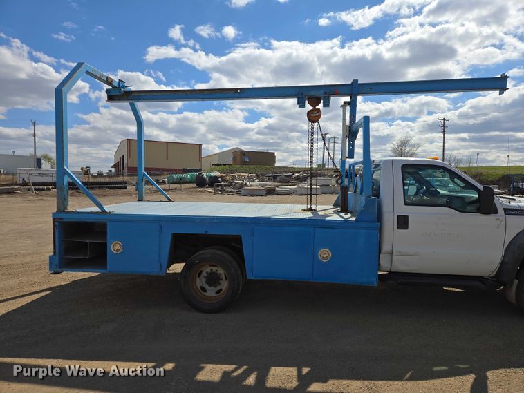 image for item ER1556 2014 Ford F-550 flatbed truck
