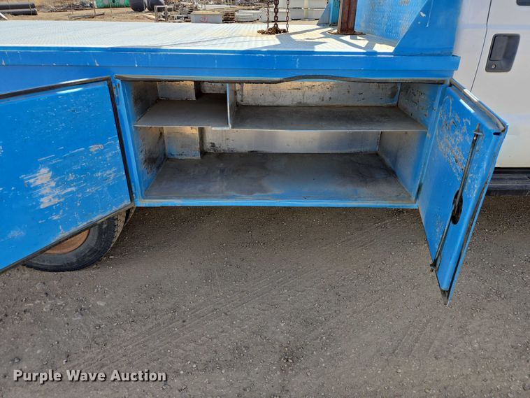image for item ER1556 2014 Ford F-550 flatbed truck