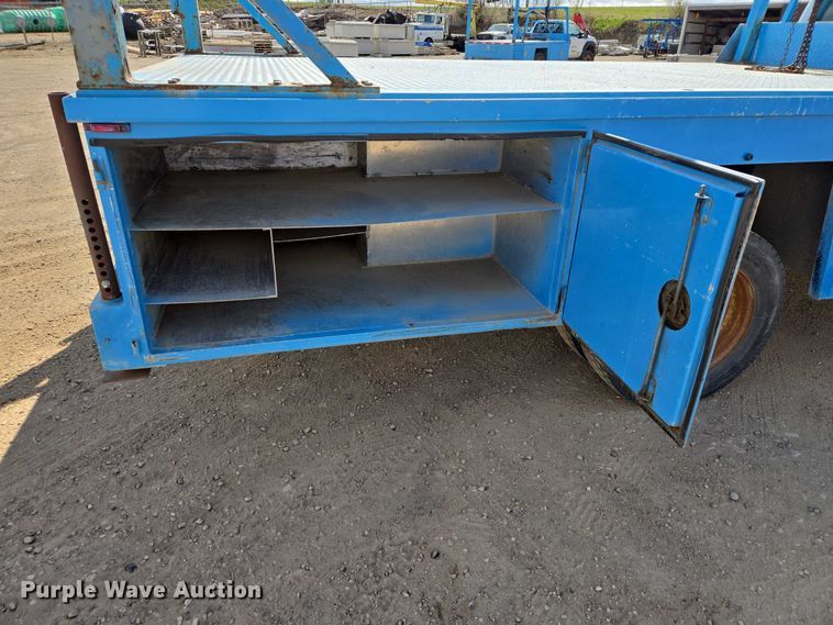image for item ER1556 2014 Ford F-550 flatbed truck