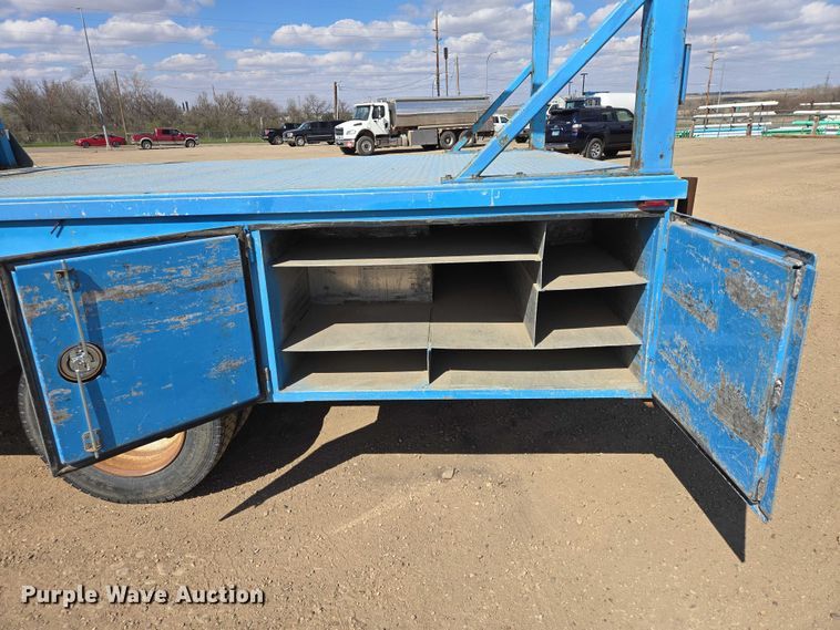 image for item ER1556 2014 Ford F-550 flatbed truck