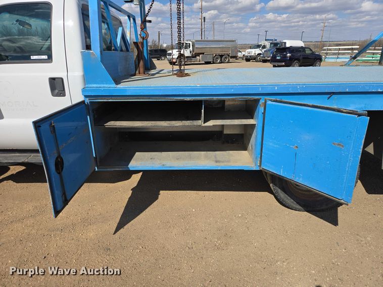 image for item ER1556 2014 Ford F-550 flatbed truck