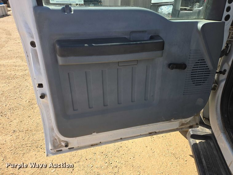 image for item ER1556 2014 Ford F-550 flatbed truck