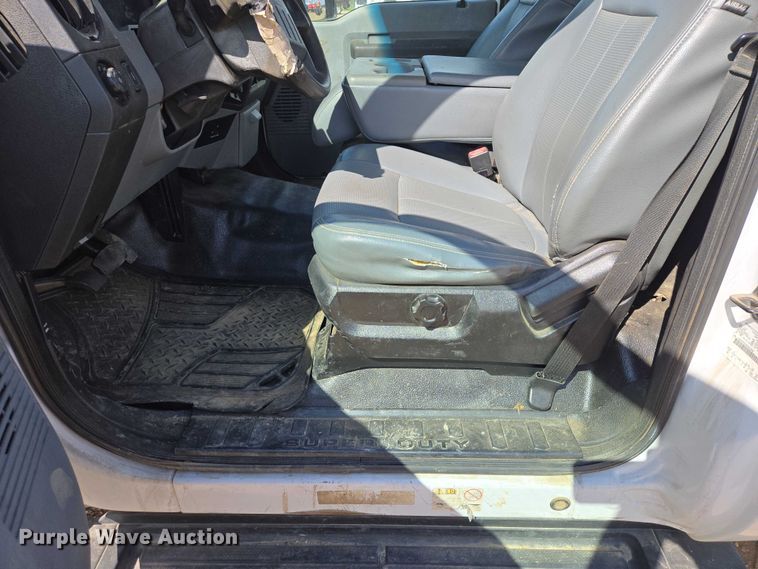 image for item ER1556 2014 Ford F-550 flatbed truck