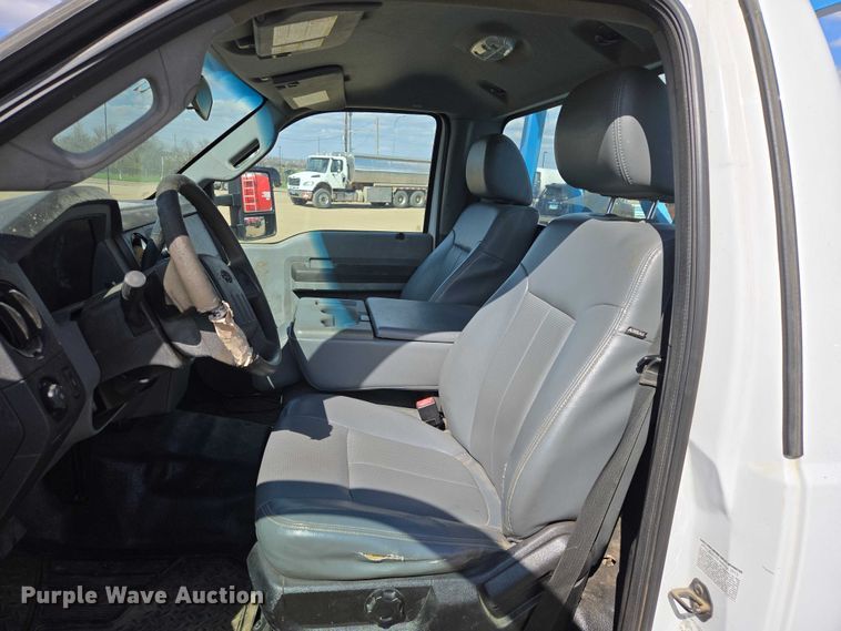 image for item ER1556 2014 Ford F-550 flatbed truck